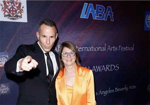 第二届LABA_标志公益奖（Icon_Awards）在美国比佛利山庄颁奖_著名艺术家黄建南斩获“艺术大师奖”