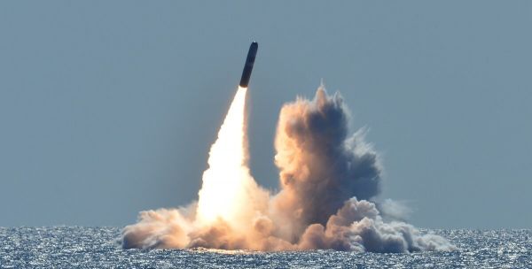 资料图片：美国海军测试潜射低当量核导弹现场（美国海军网站）
