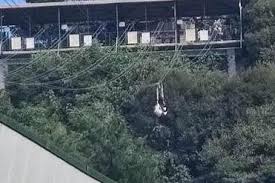 工作人员拍宣传视频坠亡“网红景区”为何一再出事？