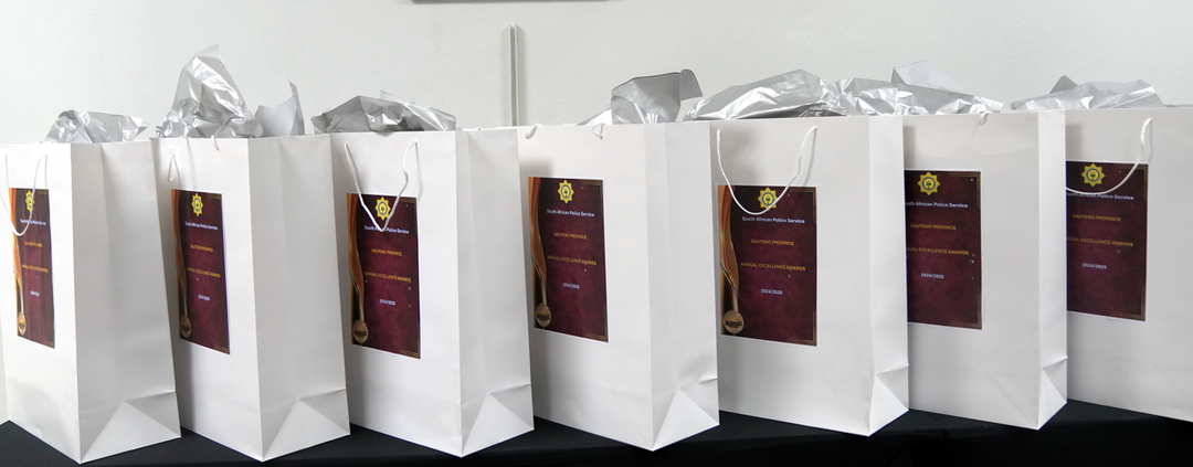 自由州福建同乡会向豪登省优秀警员捐赠20余万兰特笔记本电脑