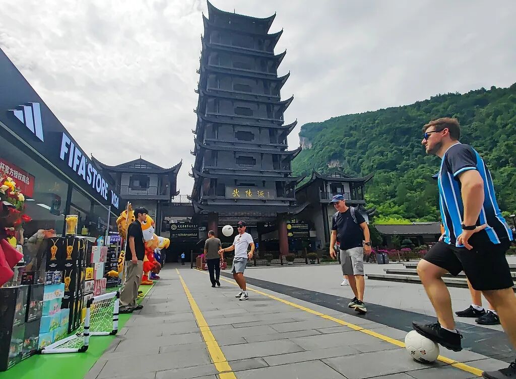 不止空调自由！外国人扎堆来华避暑，吸引力在哪？